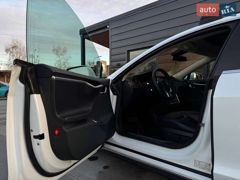 Ліфтбек Tesla Model S 2015 в Рівному фото 30 Ліфтбек Tesla Model S 2015 в Рівному