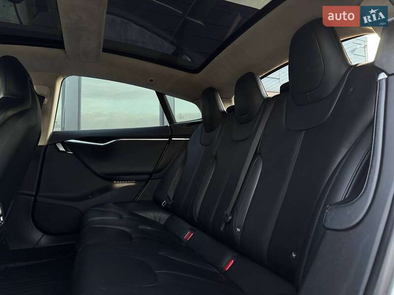 Ліфтбек Tesla Model S 2015 в Рівному фото 45 Ліфтбек Tesla Model S 2015 в Рівному