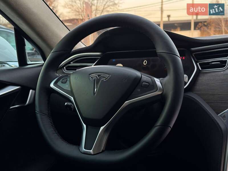 Ліфтбек Tesla Model S 2015 в Рівному фото 48 Ліфтбек Tesla Model S 2015 в Рівному