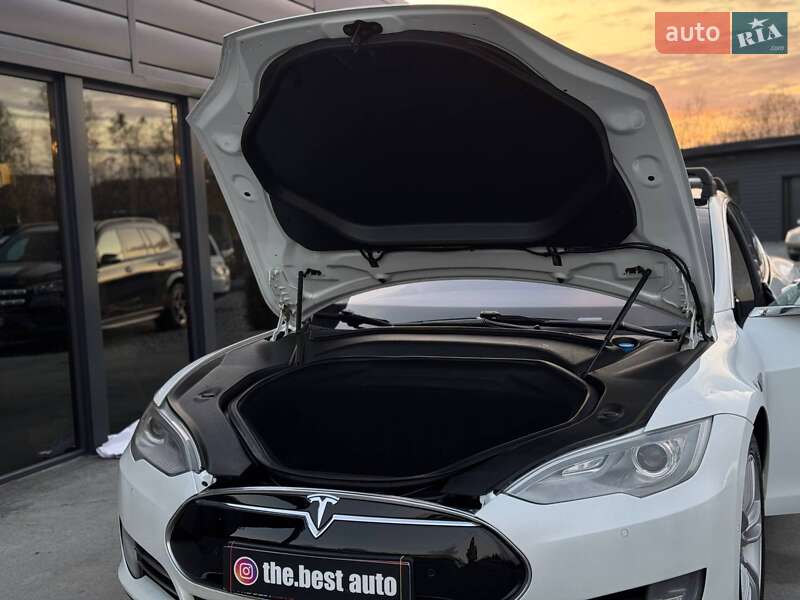Ліфтбек Tesla Model S 2015 в Рівному фото 67 Ліфтбек Tesla Model S 2015 в Рівному