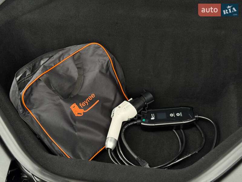 Ліфтбек Tesla Model S 2015 в Рівному фото 69 Ліфтбек Tesla Model S 2015 в Рівному