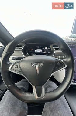Ліфтбек Tesla Model S 2017 в Львові