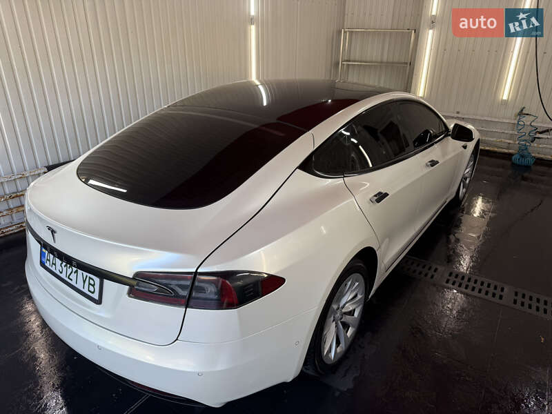 Лифтбек Tesla Model S 2017 в Киеве