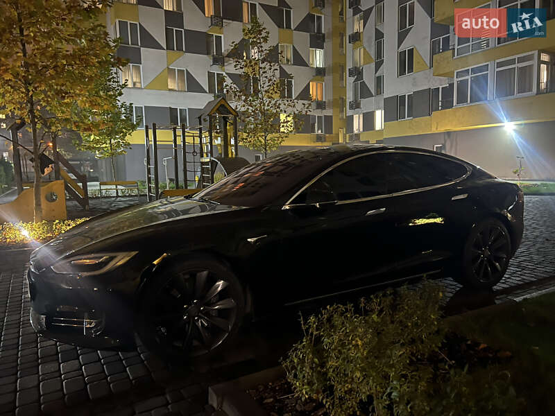 Лифтбек Tesla Model S 2017 в Днепре