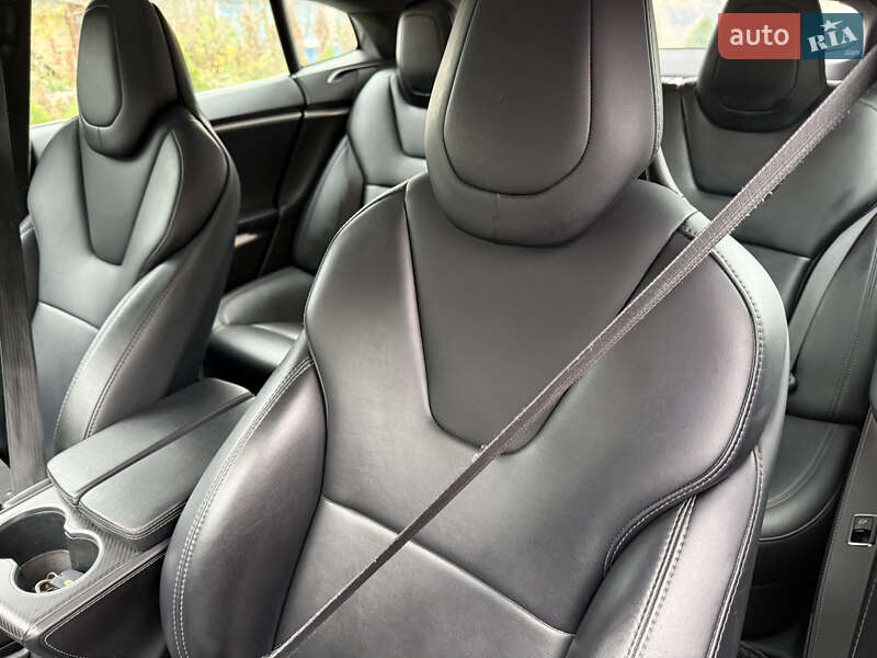 Лифтбек Tesla Model S 2017 в Виннице