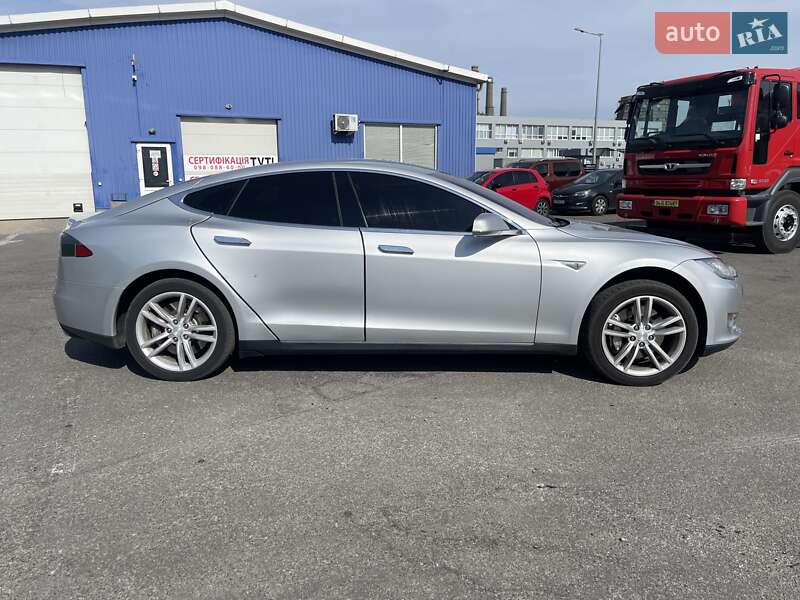Ліфтбек Tesla Model S 2013 в Києві