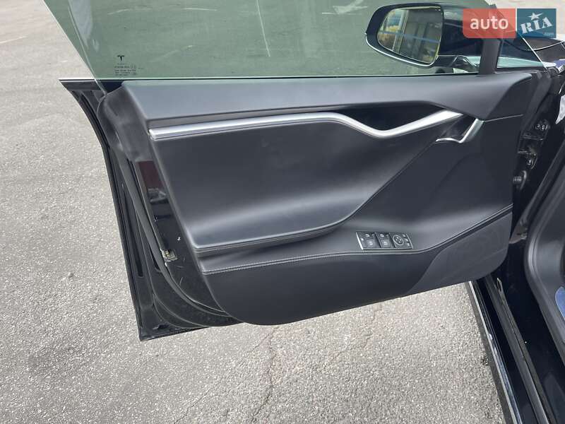 Лифтбек Tesla Model S 2016 в Киеве фото 11 Лифтбек Tesla Model S 2016 в Киеве