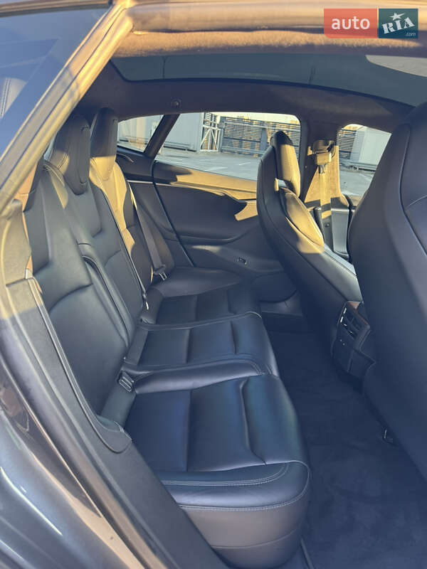 Лифтбек Tesla Model S 2019 в Киеве фото 15 Лифтбек Tesla Model S 2019 в Киеве