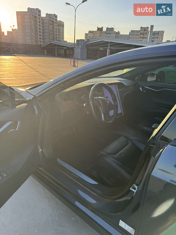 Лифтбек Tesla Model S 2019 в Киеве фото 18 Лифтбек Tesla Model S 2019 в Киеве