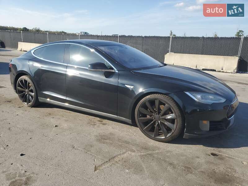 Ліфтбек Tesla Model S 2016 в Києві