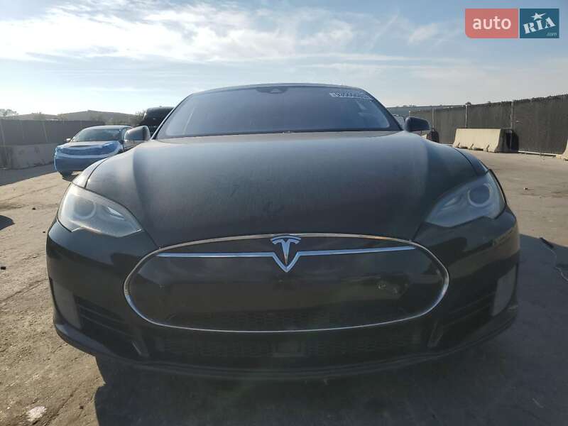 Ліфтбек Tesla Model S 2016 в Києві