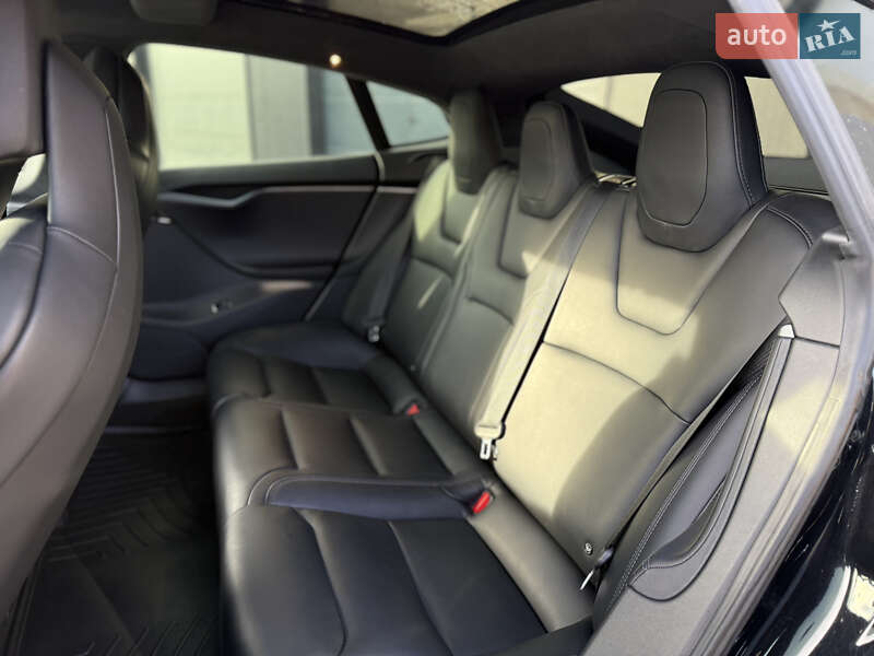 Лифтбек Tesla Model S 2018 в Городке