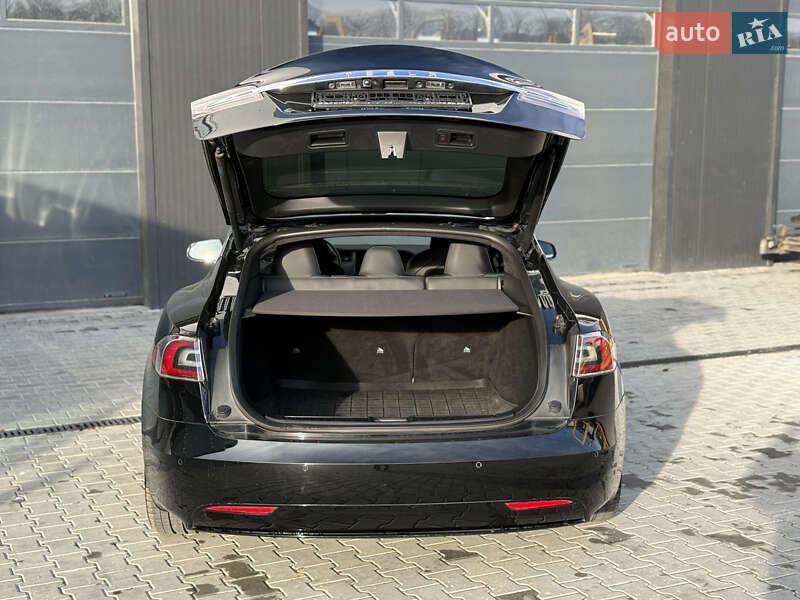 Лифтбек Tesla Model S 2018 в Городке
