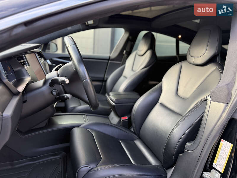 Лифтбек Tesla Model S 2018 в Городке