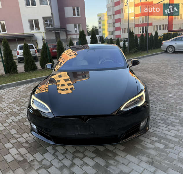 Ліфтбек Tesla Model S 2017 в Львові
