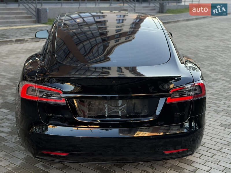 Ліфтбек Tesla Model S 2017 в Львові