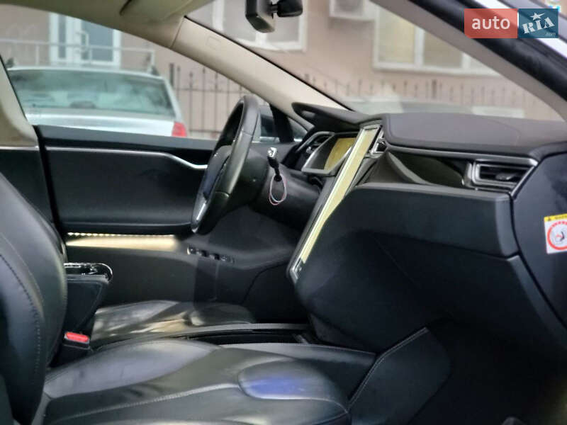 Лифтбек Tesla Model S 2014 в Киеве фото 12 Лифтбек Tesla Model S 2014 в Киеве