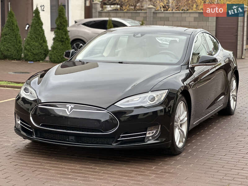 Ліфтбек Tesla Model S 2015 в Одесі