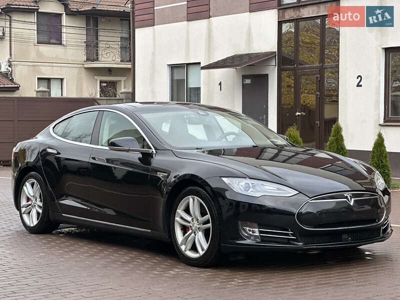 Ліфтбек Tesla Model S 2015 в Одесі