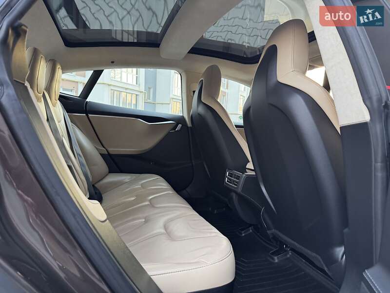 Лифтбек Tesla Model S 2014 в Тернополе фото 37 Лифтбек Tesla Model S 2014 в Тернополе
