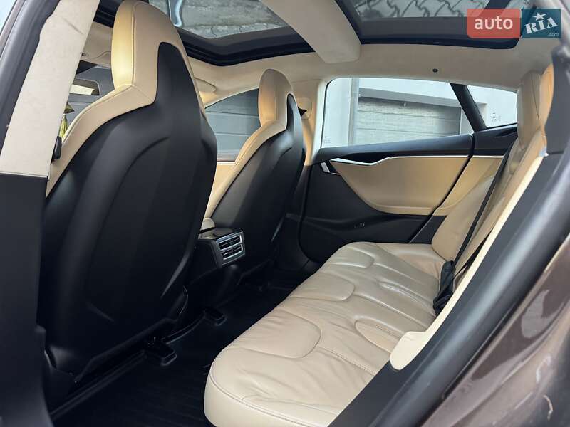 Лифтбек Tesla Model S 2014 в Тернополе фото 46 Лифтбек Tesla Model S 2014 в Тернополе