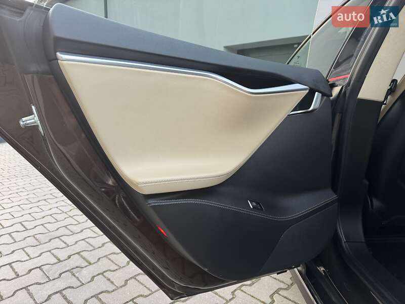 Лифтбек Tesla Model S 2014 в Тернополе фото 50 Лифтбек Tesla Model S 2014 в Тернополе