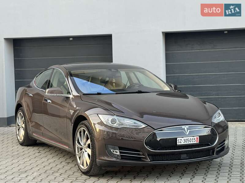 Лифтбек Tesla Model S 2014 в Тернополе фото 60 Лифтбек Tesla Model S 2014 в Тернополе