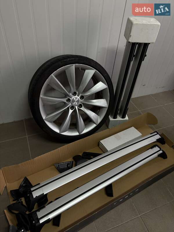 Лифтбек Tesla Model S 2014 в Тернополе фото 70 Лифтбек Tesla Model S 2014 в Тернополе