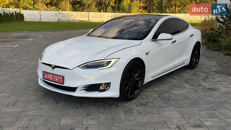 Ліфтбек Tesla Model S 2017 в Луцьку