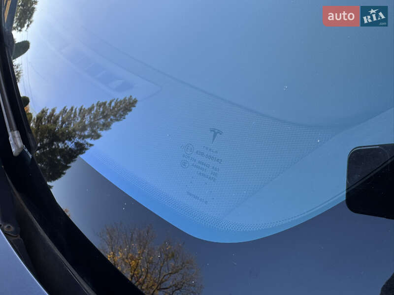 Ліфтбек Tesla Model S 2015 в Рівному