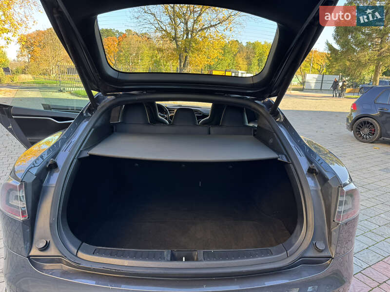 Ліфтбек Tesla Model S 2015 в Рівному