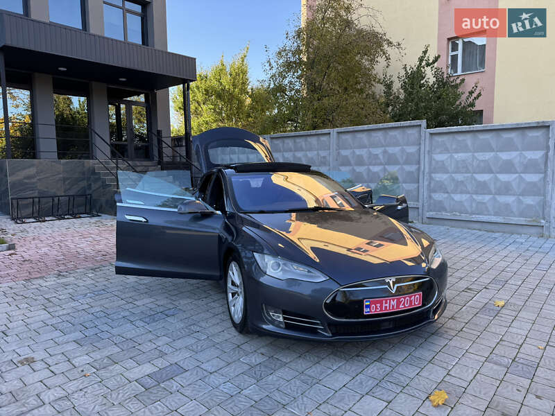 Ліфтбек Tesla Model S 2015 в Рівному
