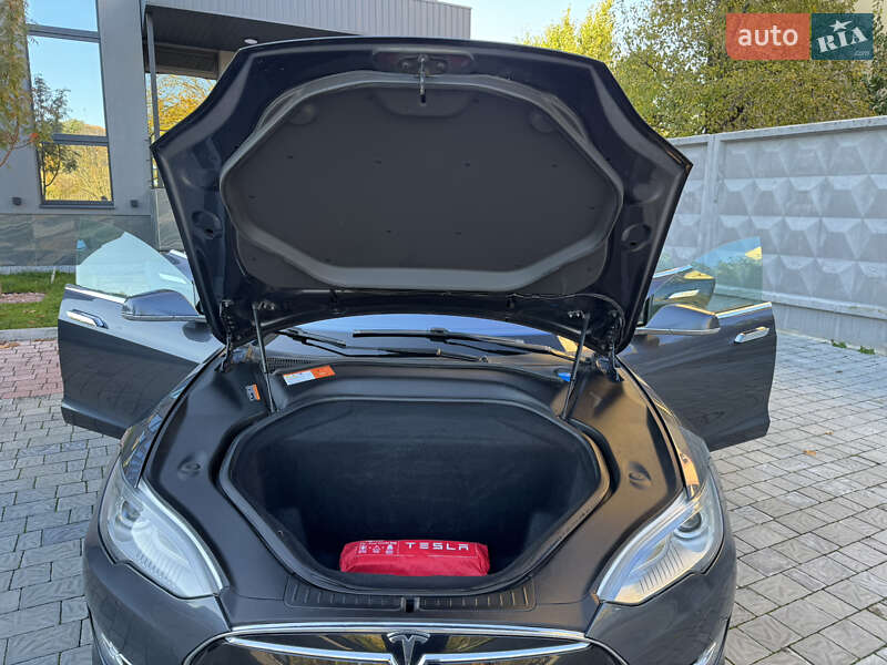 Ліфтбек Tesla Model S 2015 в Рівному