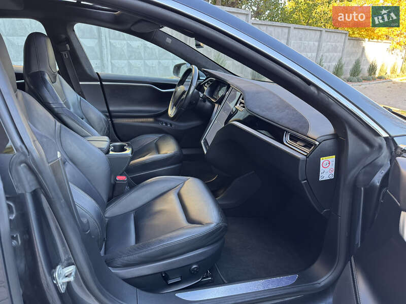 Ліфтбек Tesla Model S 2015 в Рівному