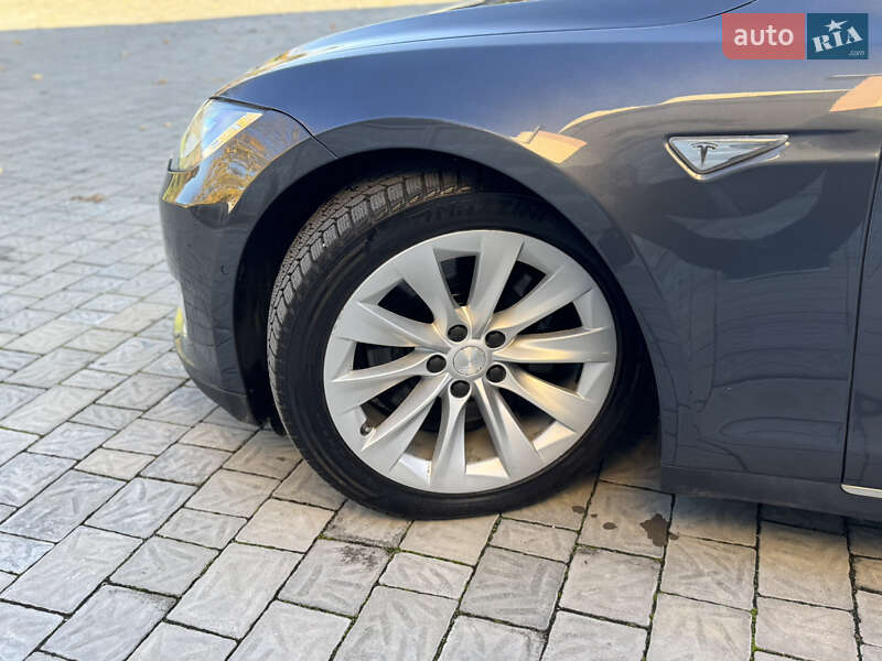 Ліфтбек Tesla Model S 2015 в Рівному