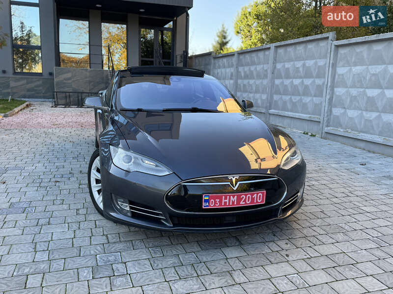 Ліфтбек Tesla Model S 2015 в Рівному