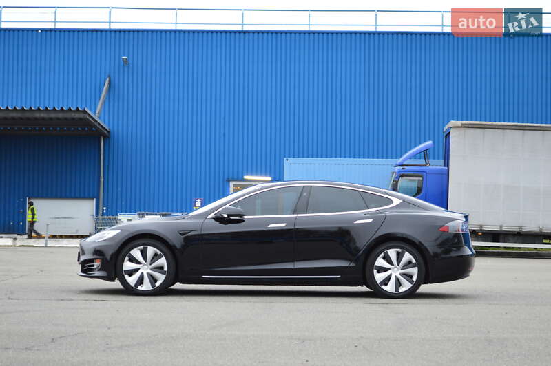 Лифтбек Tesla Model S 2020 в Киеве