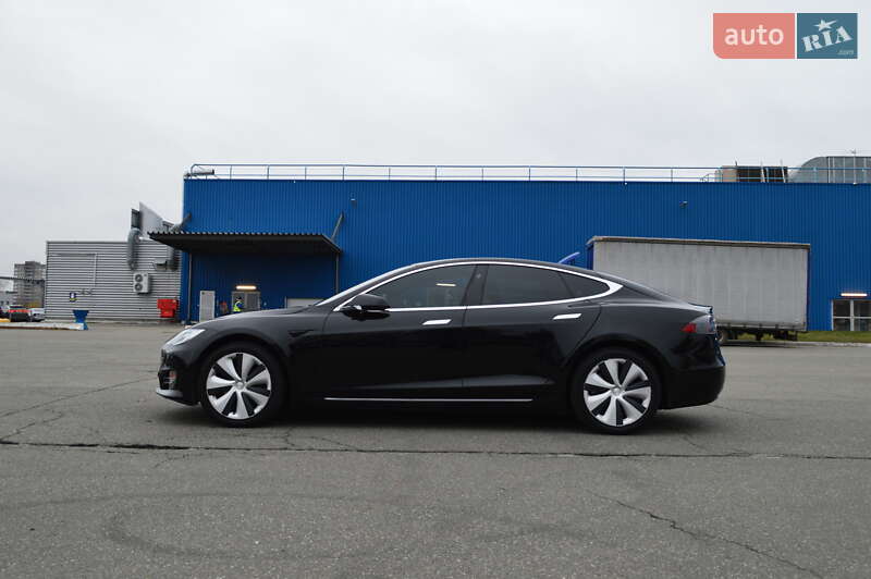 Лифтбек Tesla Model S 2020 в Киеве
