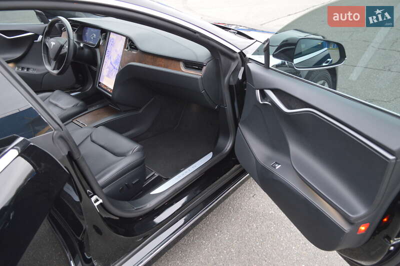 Лифтбек Tesla Model S 2020 в Киеве