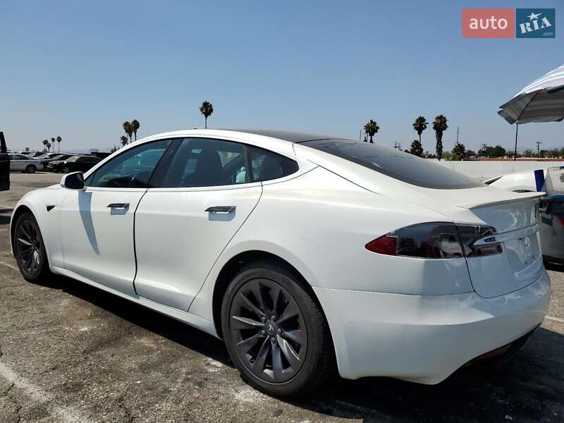 Ліфтбек Tesla Model S 2018 в Львові