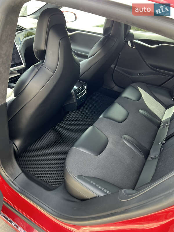 Ліфтбек Tesla Model S 2017 в Вінниці