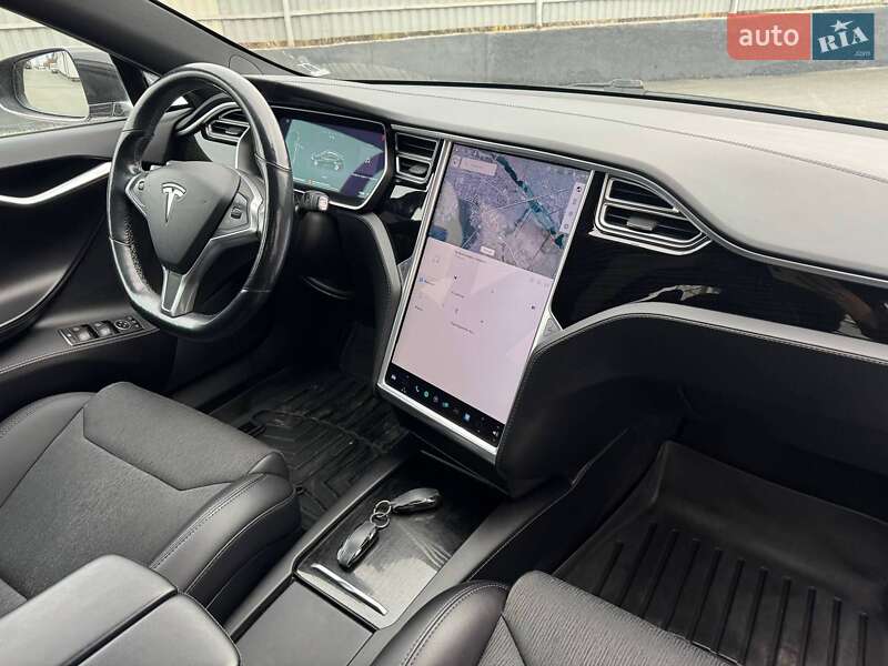 Ліфтбек Tesla Model S 2017 в Вінниці