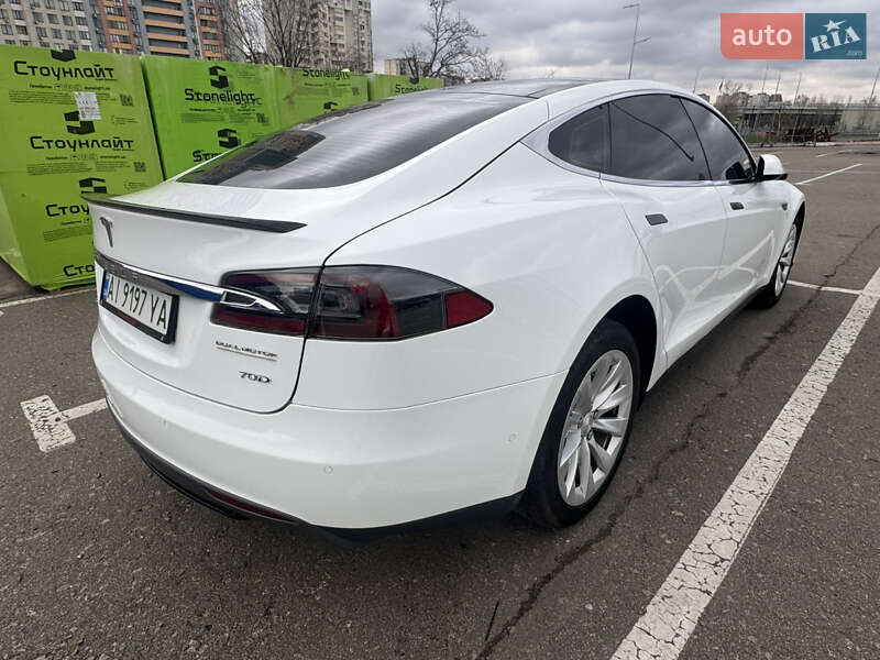 Ліфтбек Tesla Model S 2015 в Києві