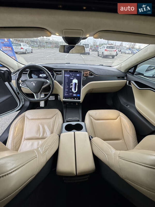Ліфтбек Tesla Model S 2015 в Києві
