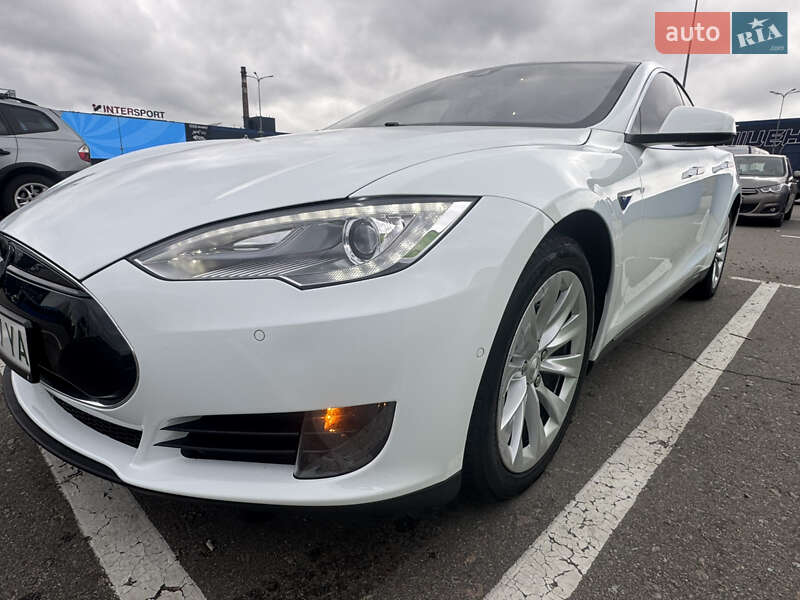 Ліфтбек Tesla Model S 2015 в Києві
