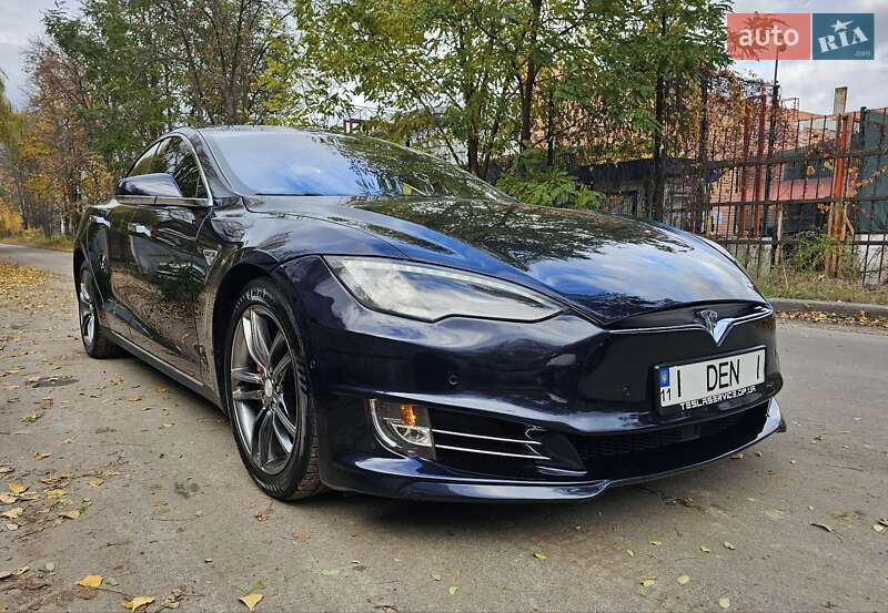 Лифтбек Tesla Model S 2015 в Киеве