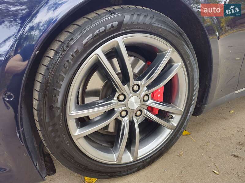 Лифтбек Tesla Model S 2015 в Киеве