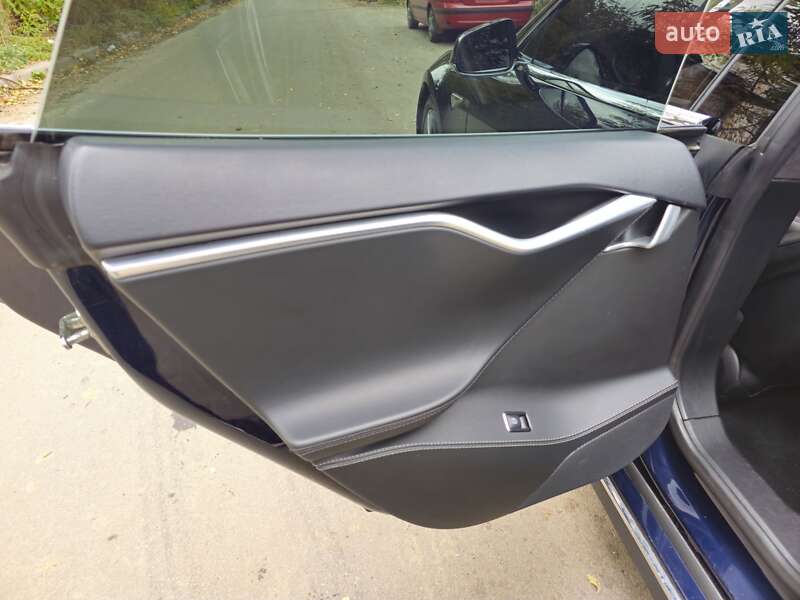 Лифтбек Tesla Model S 2015 в Киеве