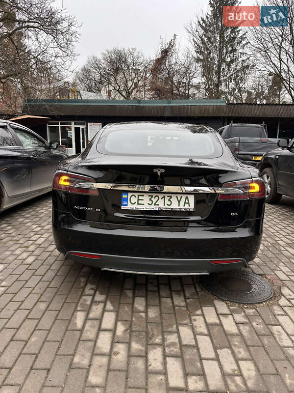 Лифтбек Tesla Model S 2015 в Черновцах
