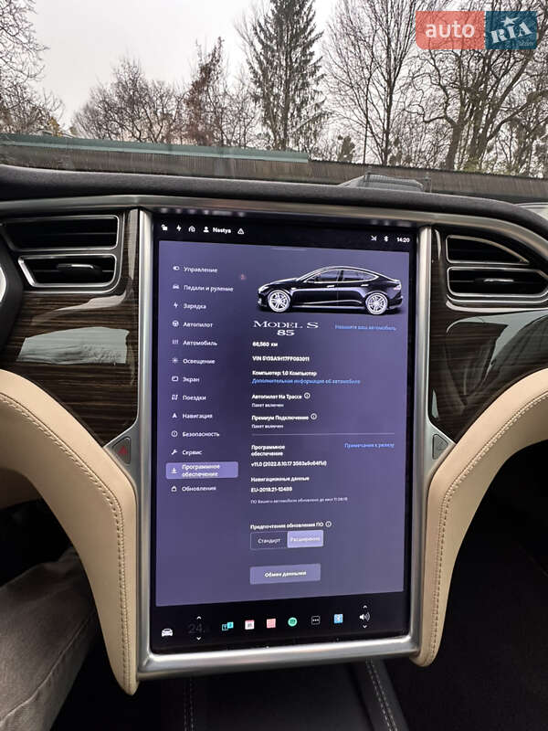 Лифтбек Tesla Model S 2015 в Черновцах